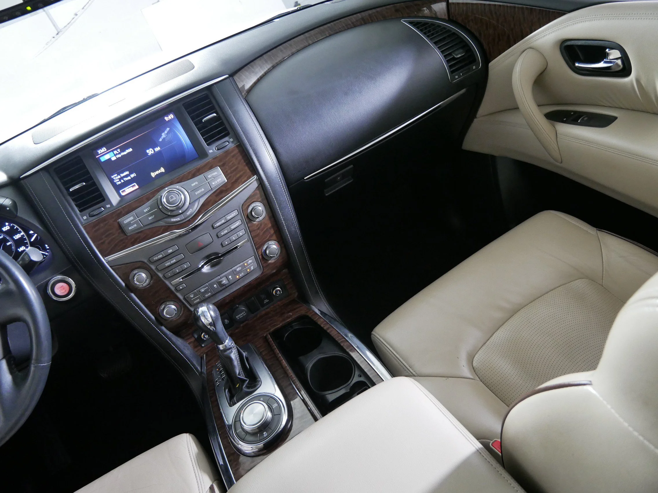Used 2017 Pearl White Nissan Platinum image 11