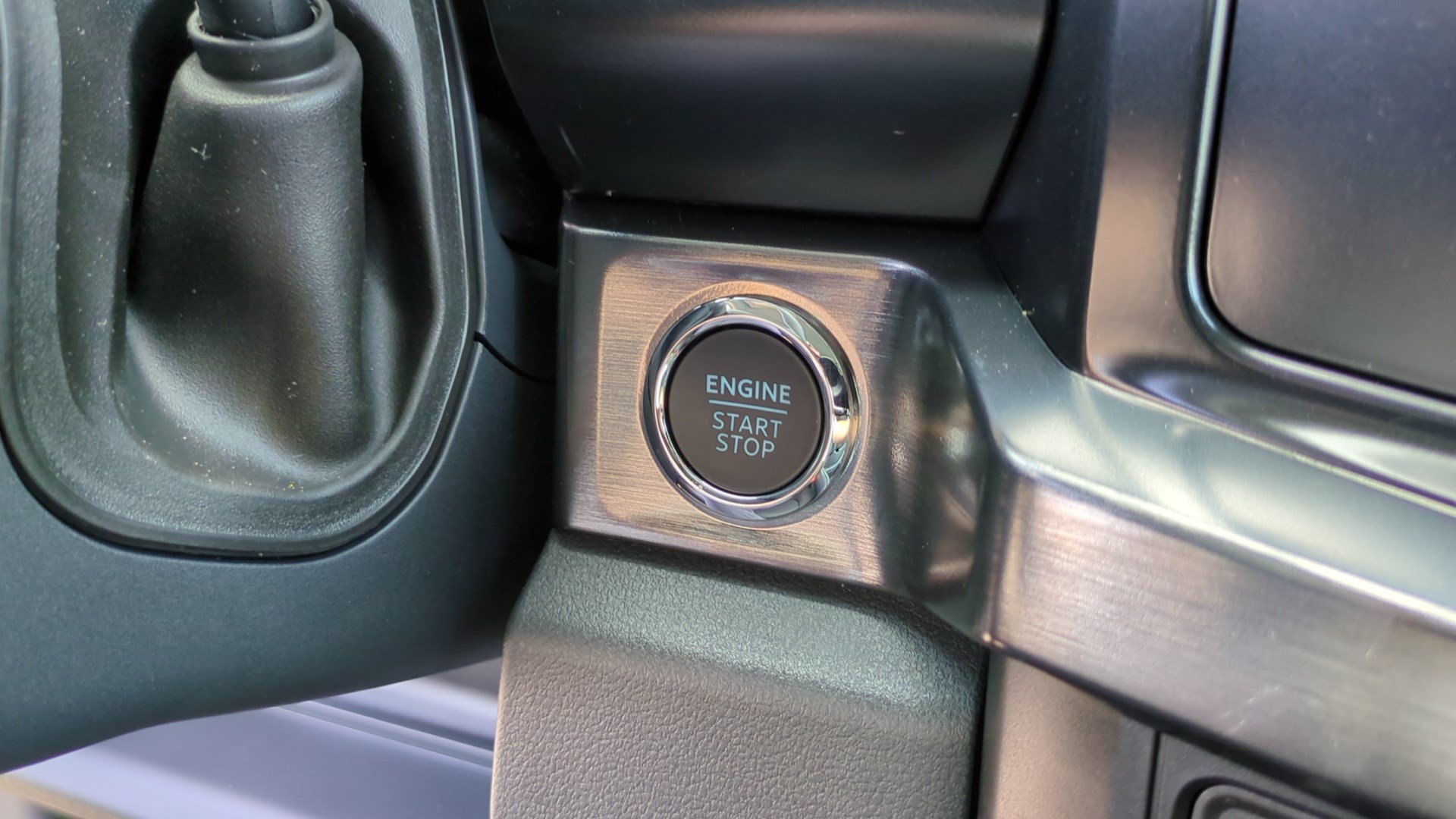 New 2026 Carbonized Gray Metallic Ford LARIAT image 10