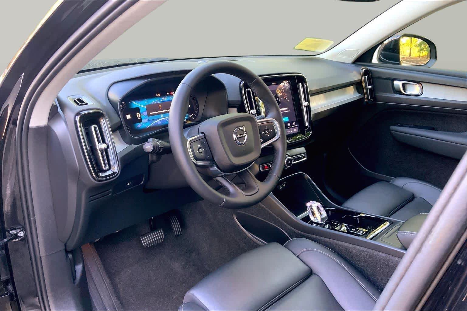 Used 2024 Onyx Black Metallic Volvo Plus Bright Theme image 17