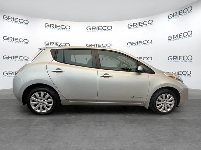 Used 2016 Brilliant Silver Nissan S image 8