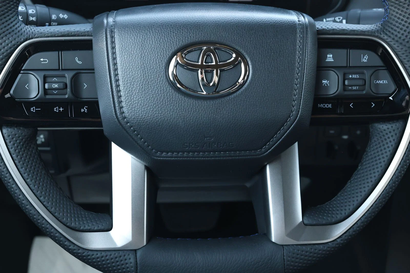 New 2026 Lunar Rock Toyota Platinum image 18