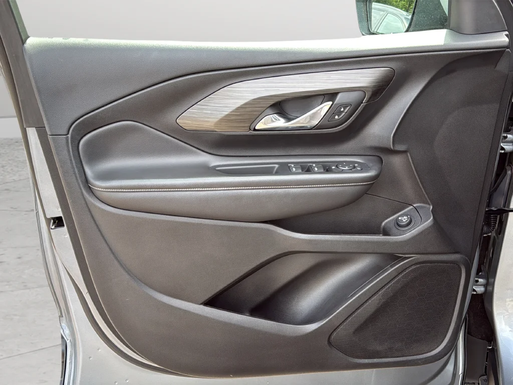 Used 2023 Silver GMC SLE image 25