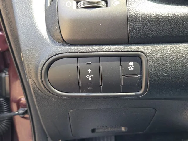 Used 2017 Red Kia LX image 25