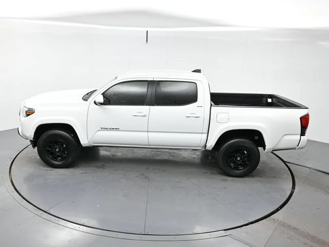 Used 2022 White Toyota SR5 image 31