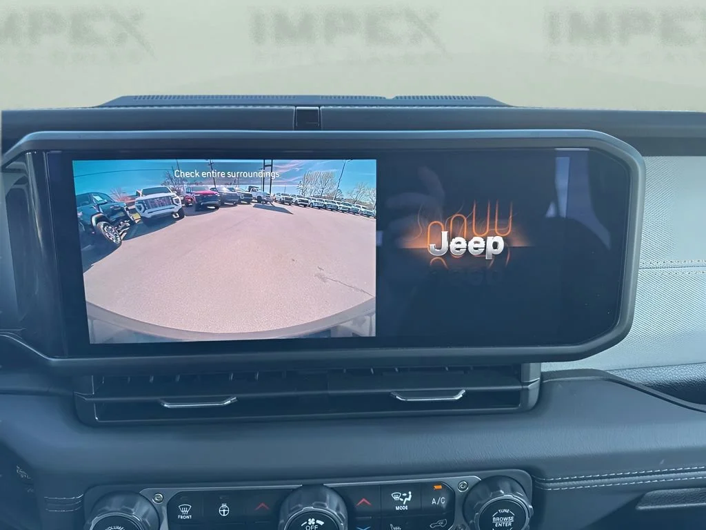 Used 2025 White Jeep Sahara image 23