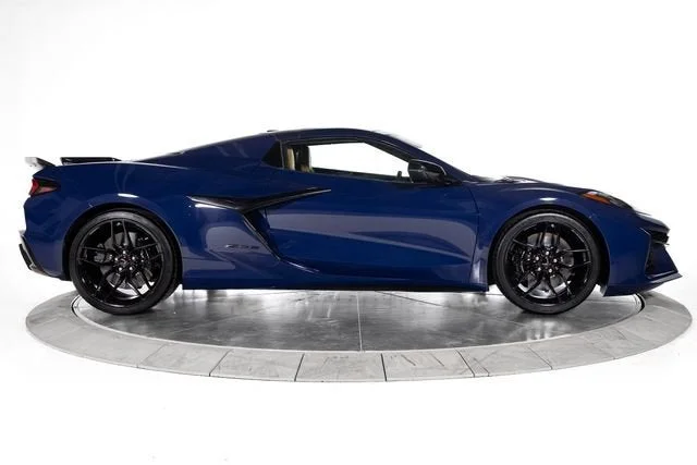 Used 2025 Hysteria Purple Metallic Chevrolet Z06 image 7