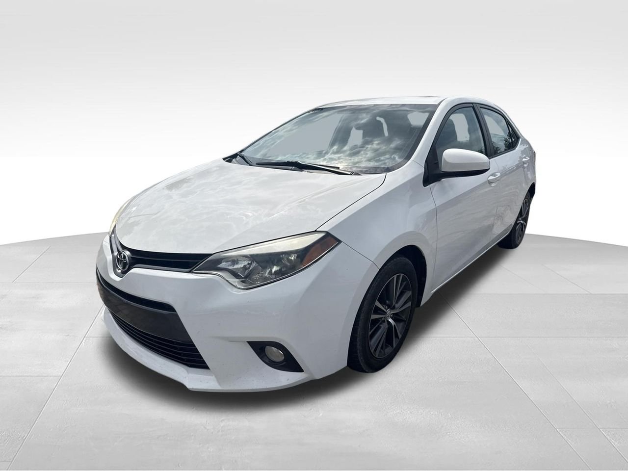 Used 2016 White Toyota LE Plus image 1