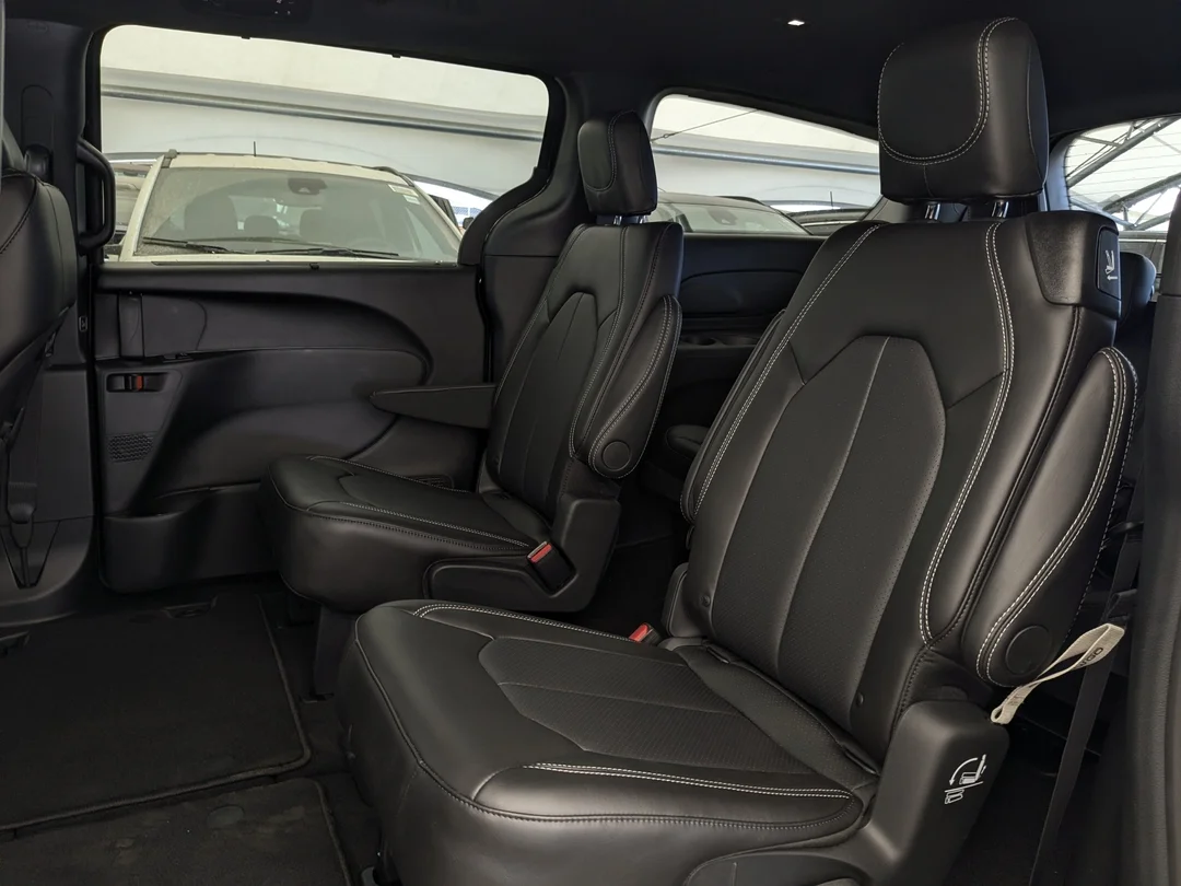New 2026 Black Chrysler Select - - AWD - 3.6L Pentastar VVT V6 - S Appearance Pkg w/ 20 Whls & More! image 25