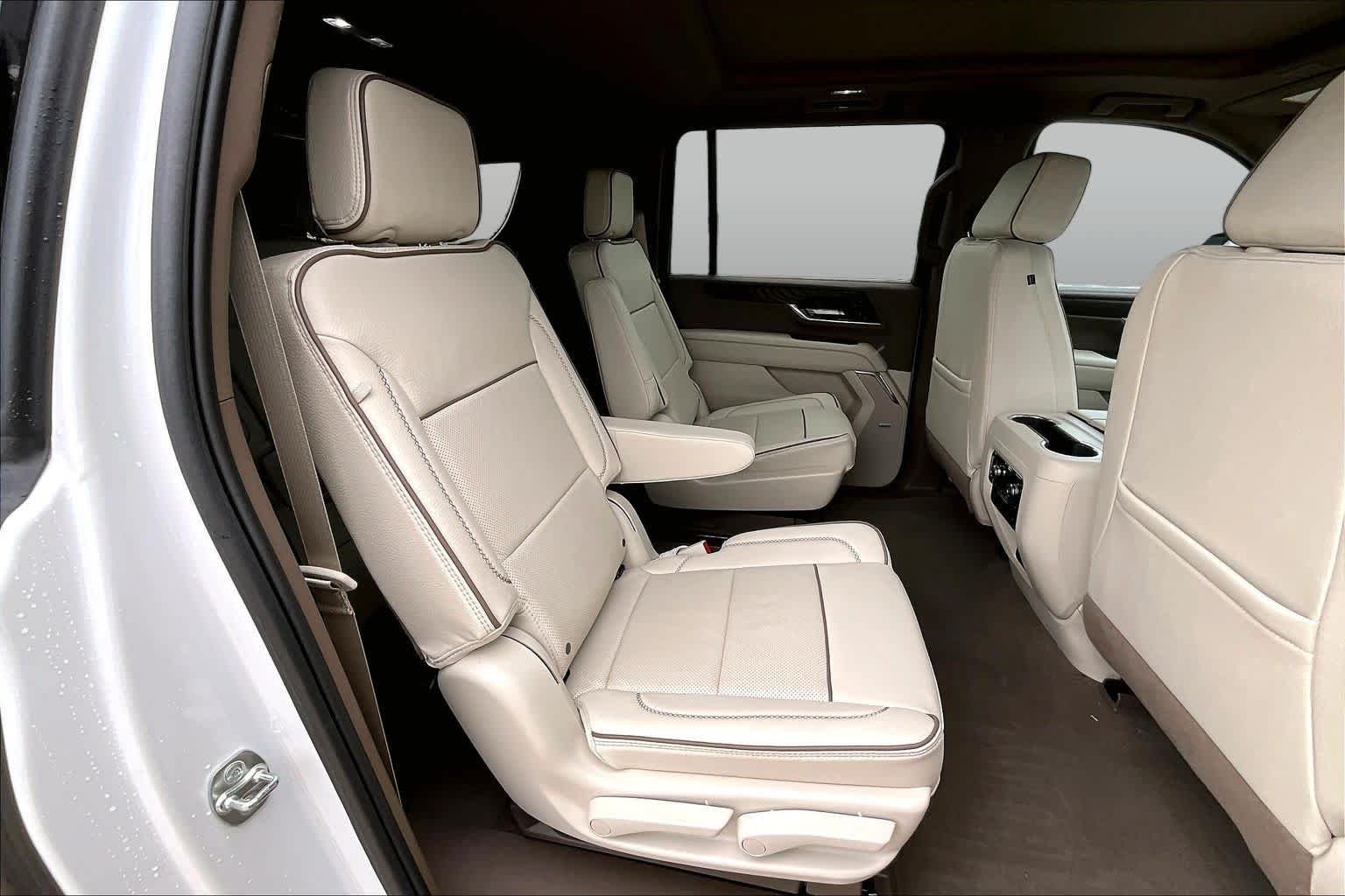 Used 2025 White Frost Tricoat GMC Denali image 20
