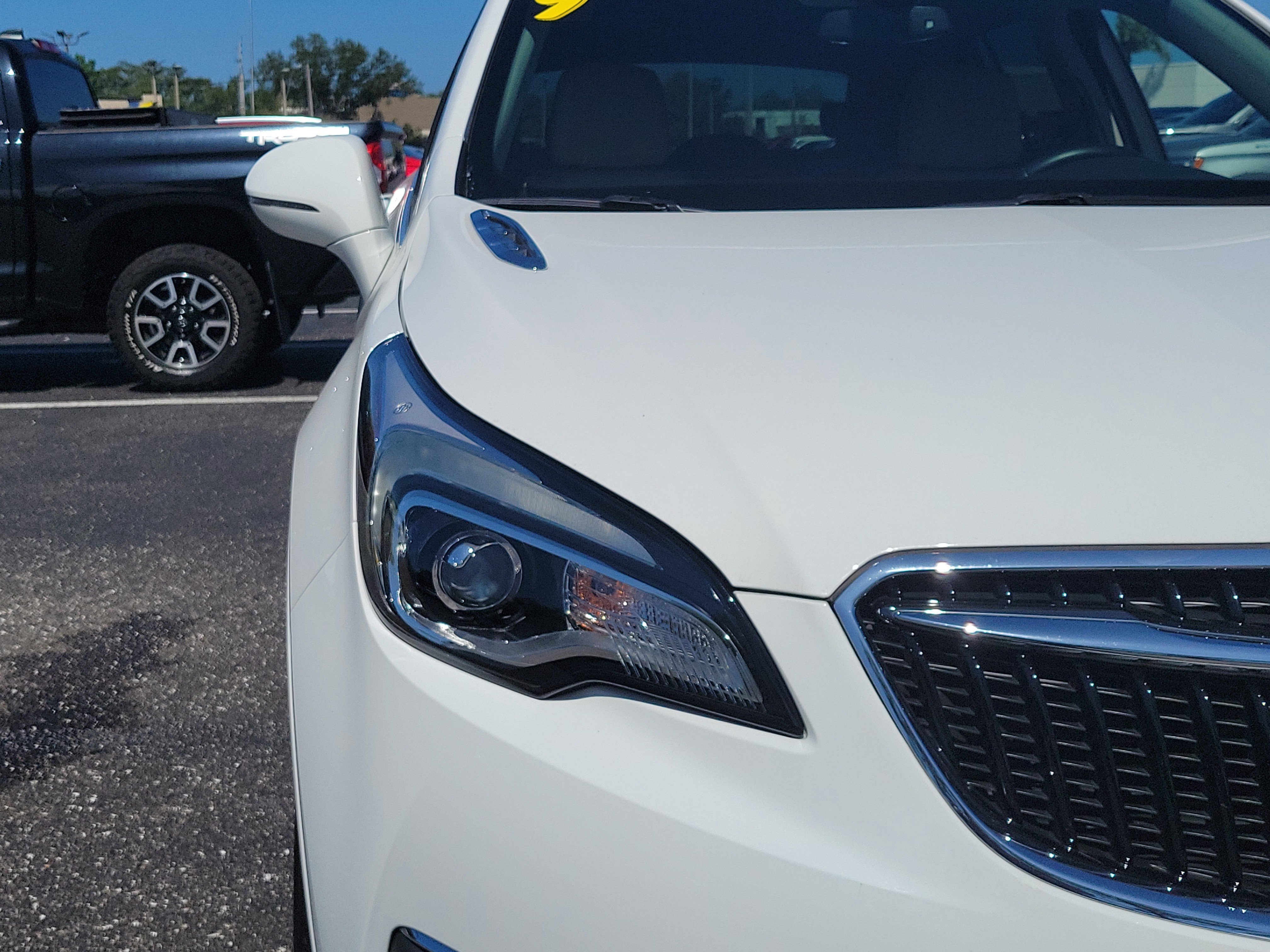 Used 2019 Summit White Buick Essence image 6
