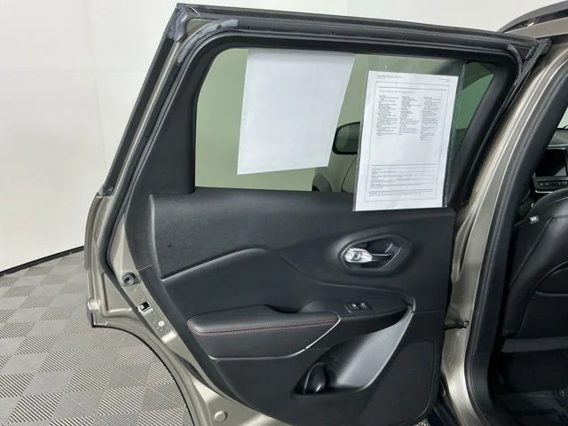Used 2020 Light Brownstone Pearlcoat Jeep Trailhawk image 26