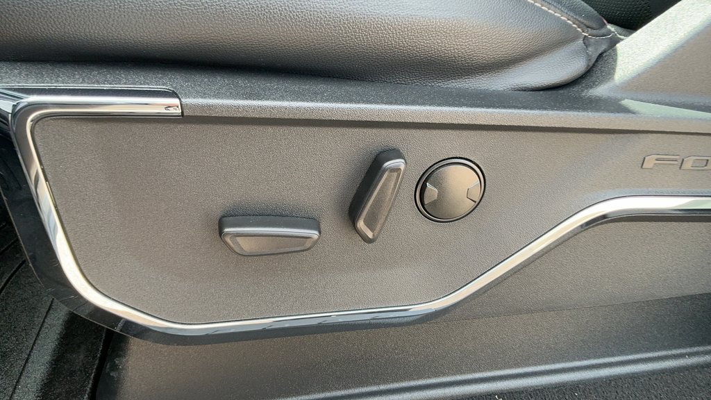 Used 2024 Silver Ford Lariat image 18