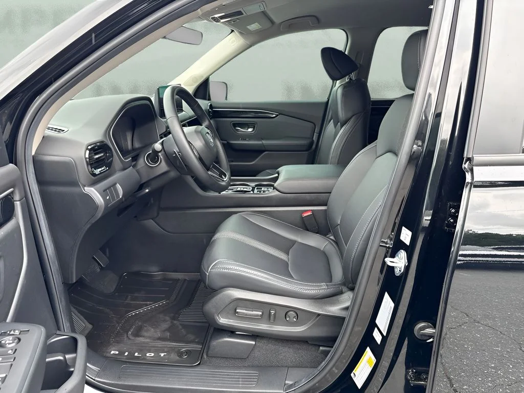 Used 2026 Black Honda EX-L image 5