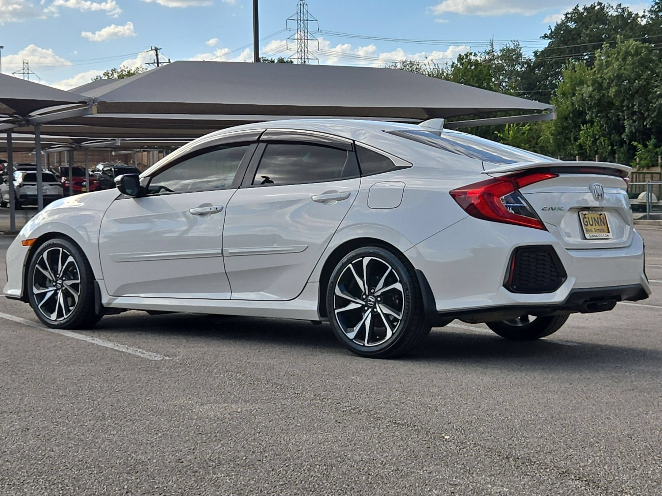 Used 2018 White Honda  image 5