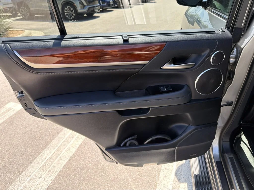 Used 2017  Lexus LX 570 image 36