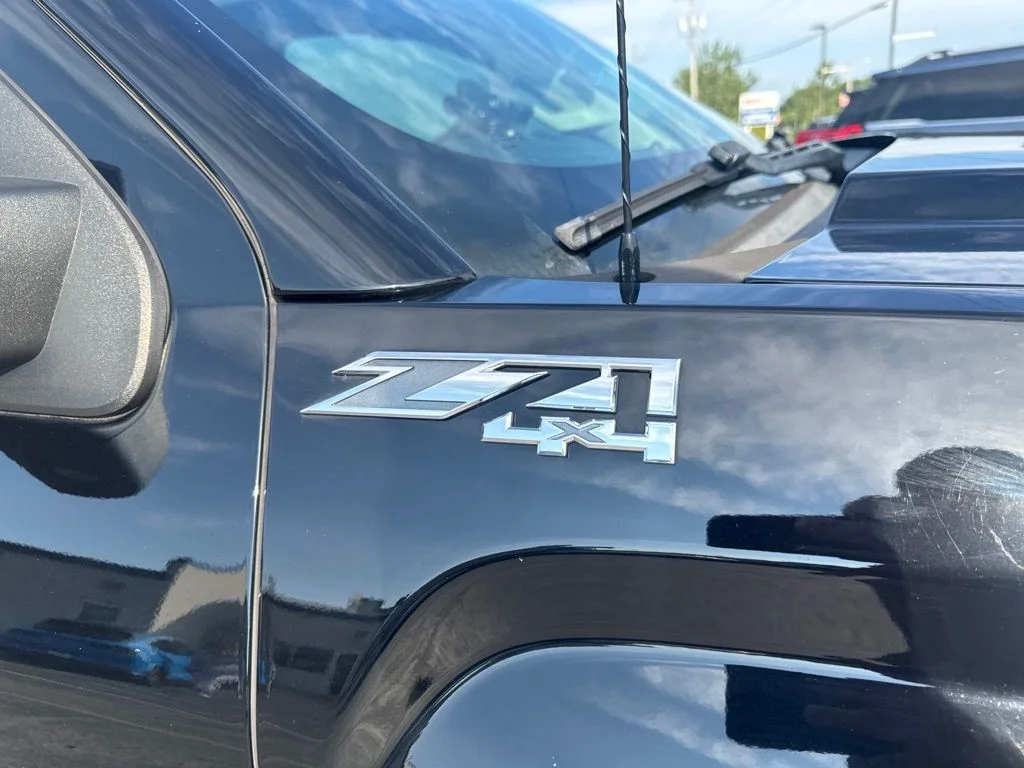 Used 2017 Black GMC Denali image 39
