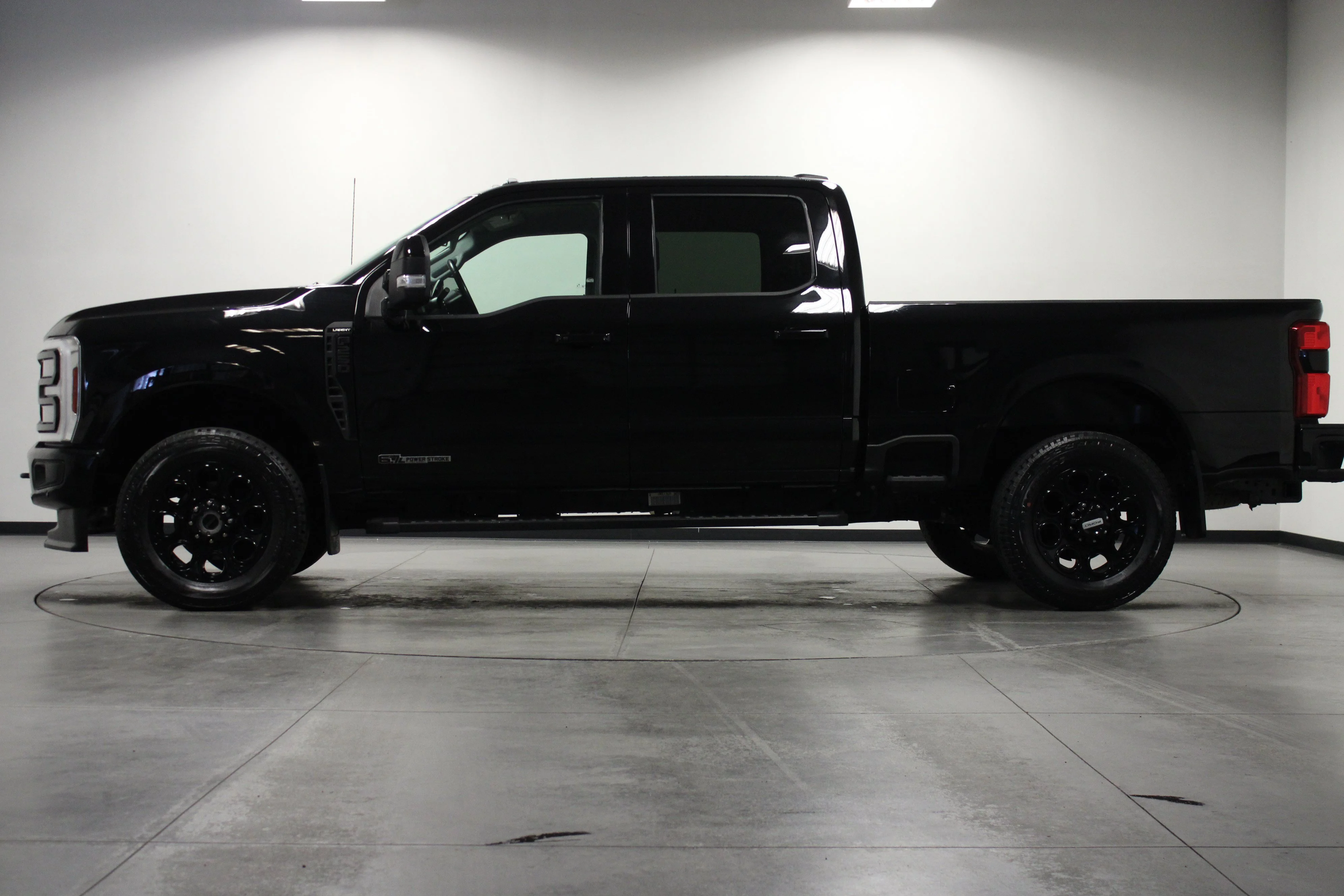 Used 2025 Agate Black Metallic Ford LARIAT image 7