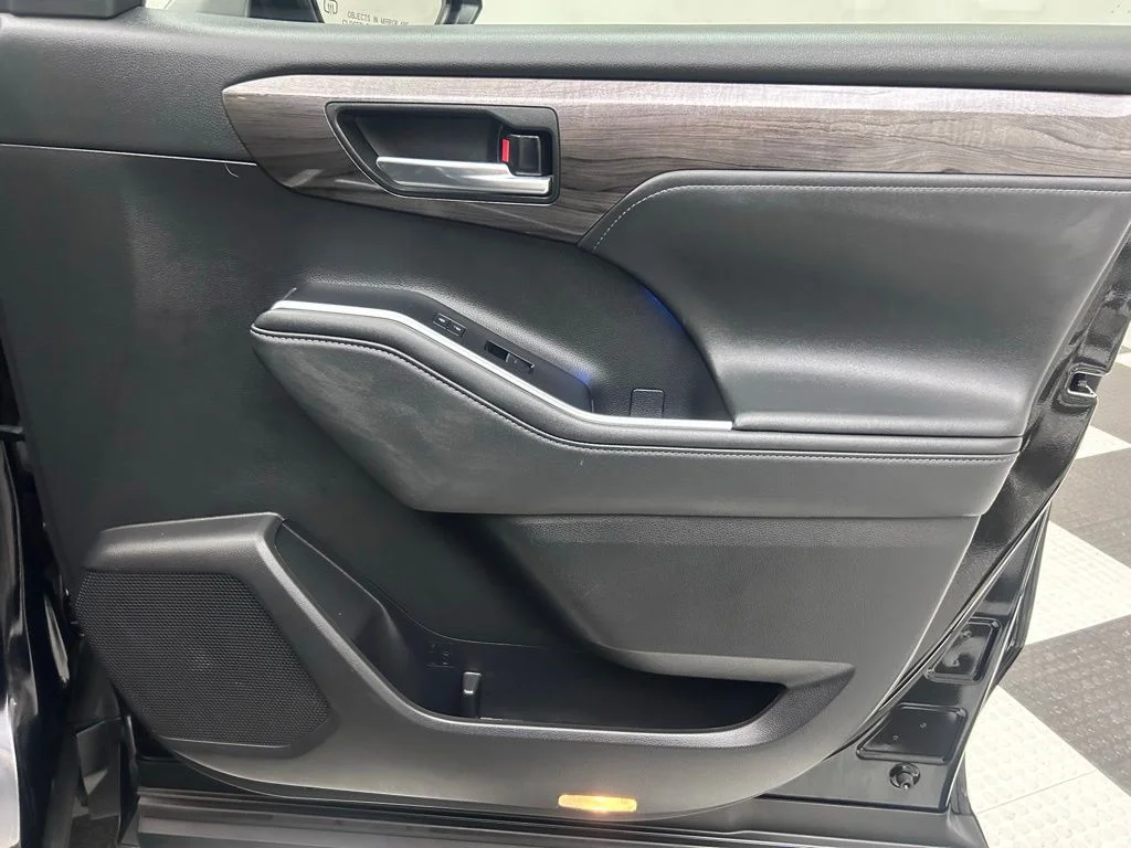 Used 2022 Black Toyota Platinum image 18