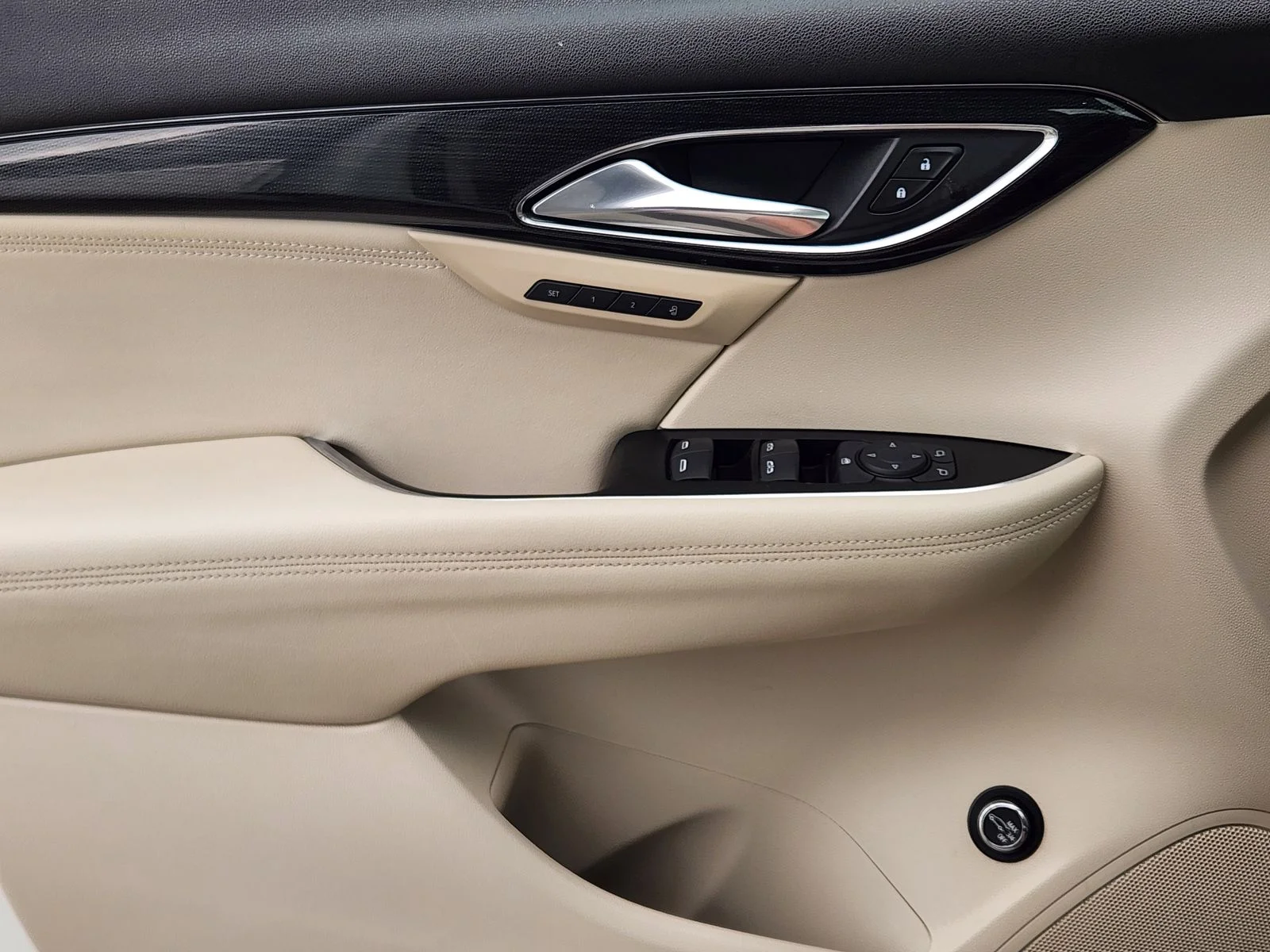 Used 2023 White Buick Essence image 22