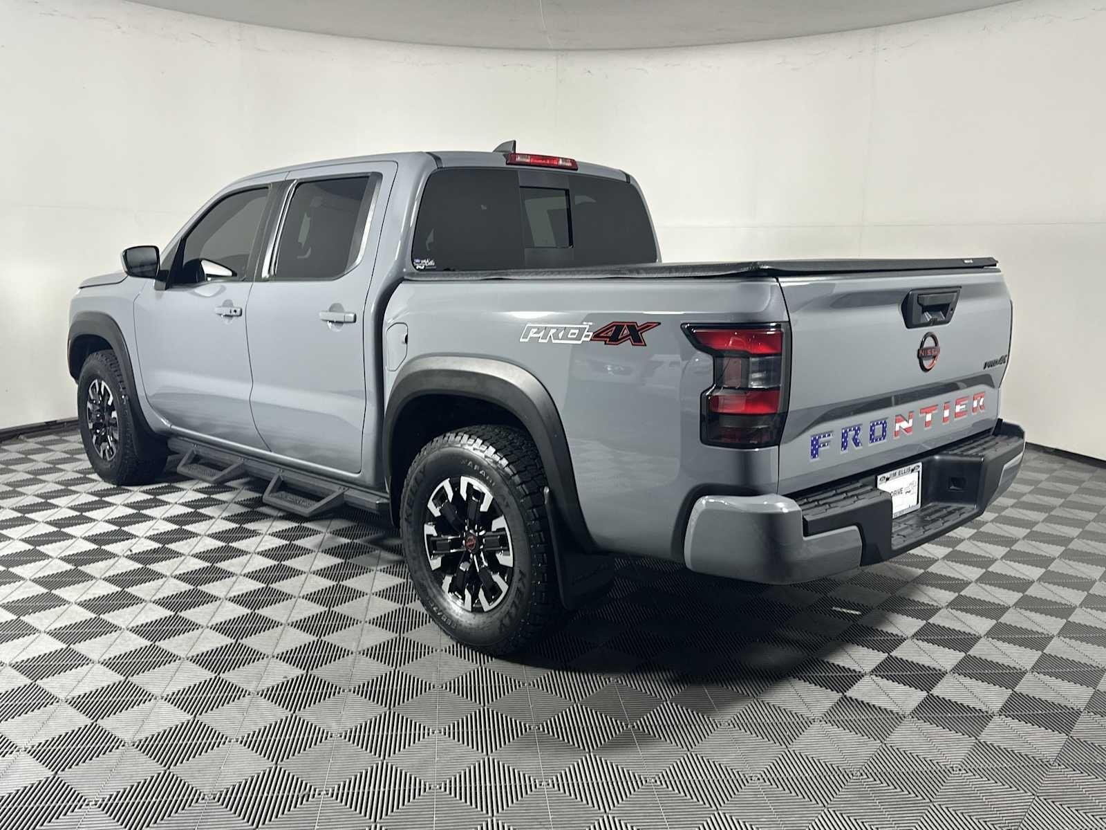 Used 2024 Boulder Gray Pearl Nissan PRO-4X image 9