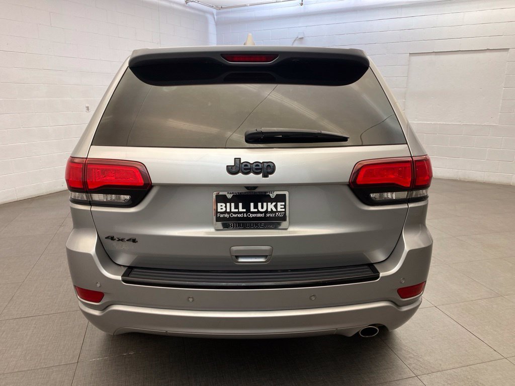 Used 2018 Silver Jeep Altitude image 8
