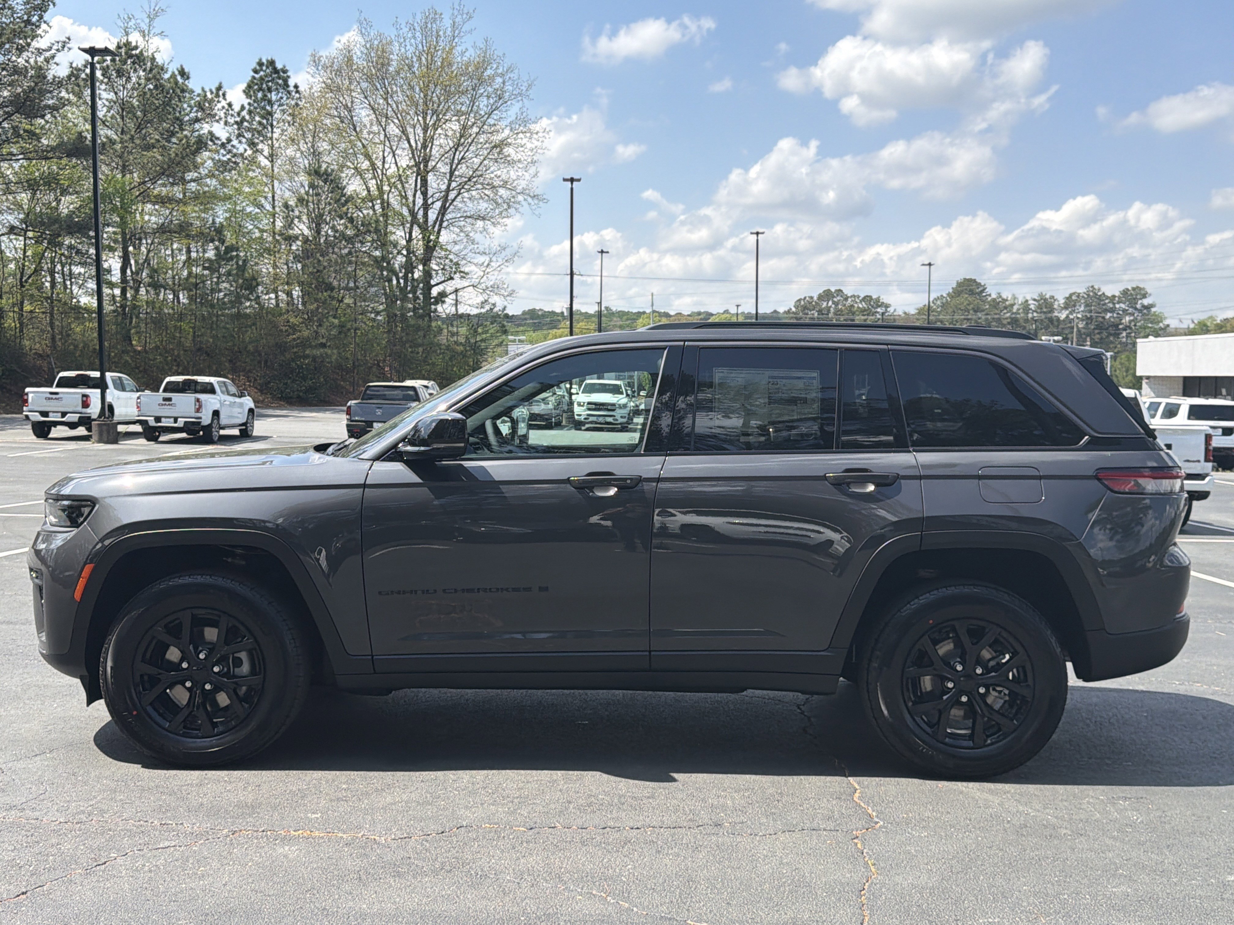 New 2026 Baltic Gray Metallic Clear-Coat Exterior Paint Jeep Altitude image 4