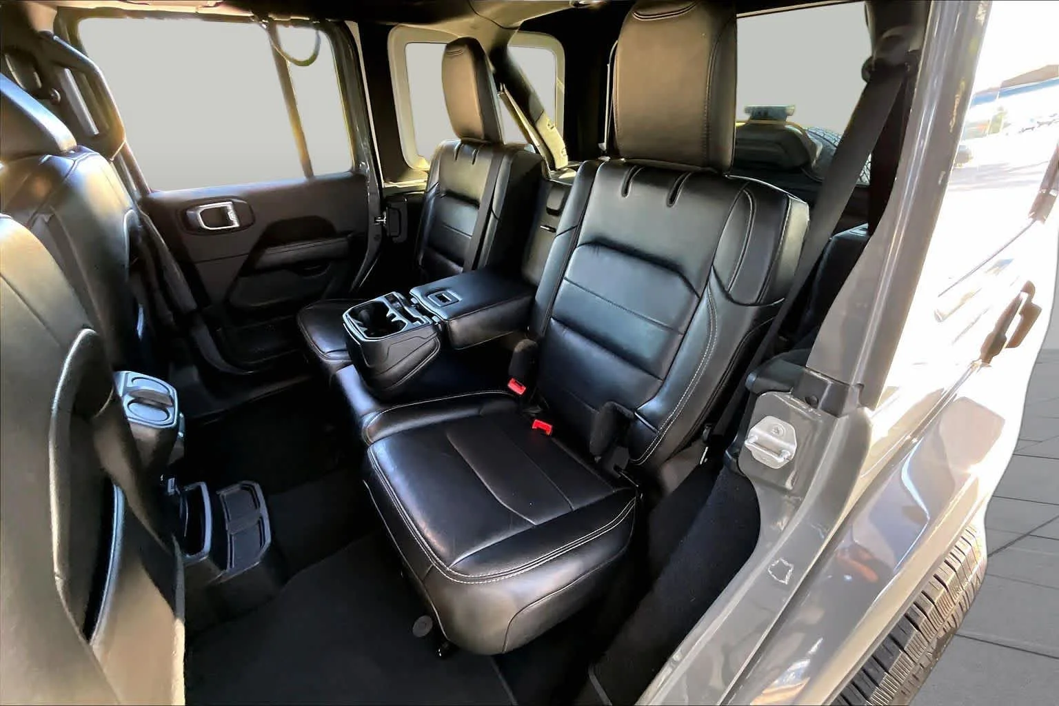 Used 2020 Sting-Gray Clearcoat Jeep Sahara image 21