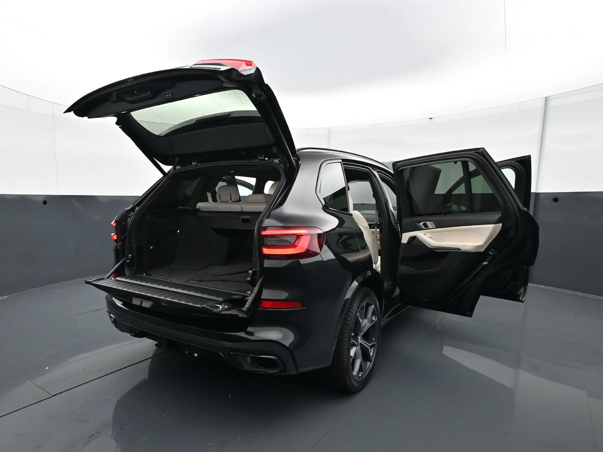 Used 2022 Black Sapphire Metallic BMW xDrive40i image 35