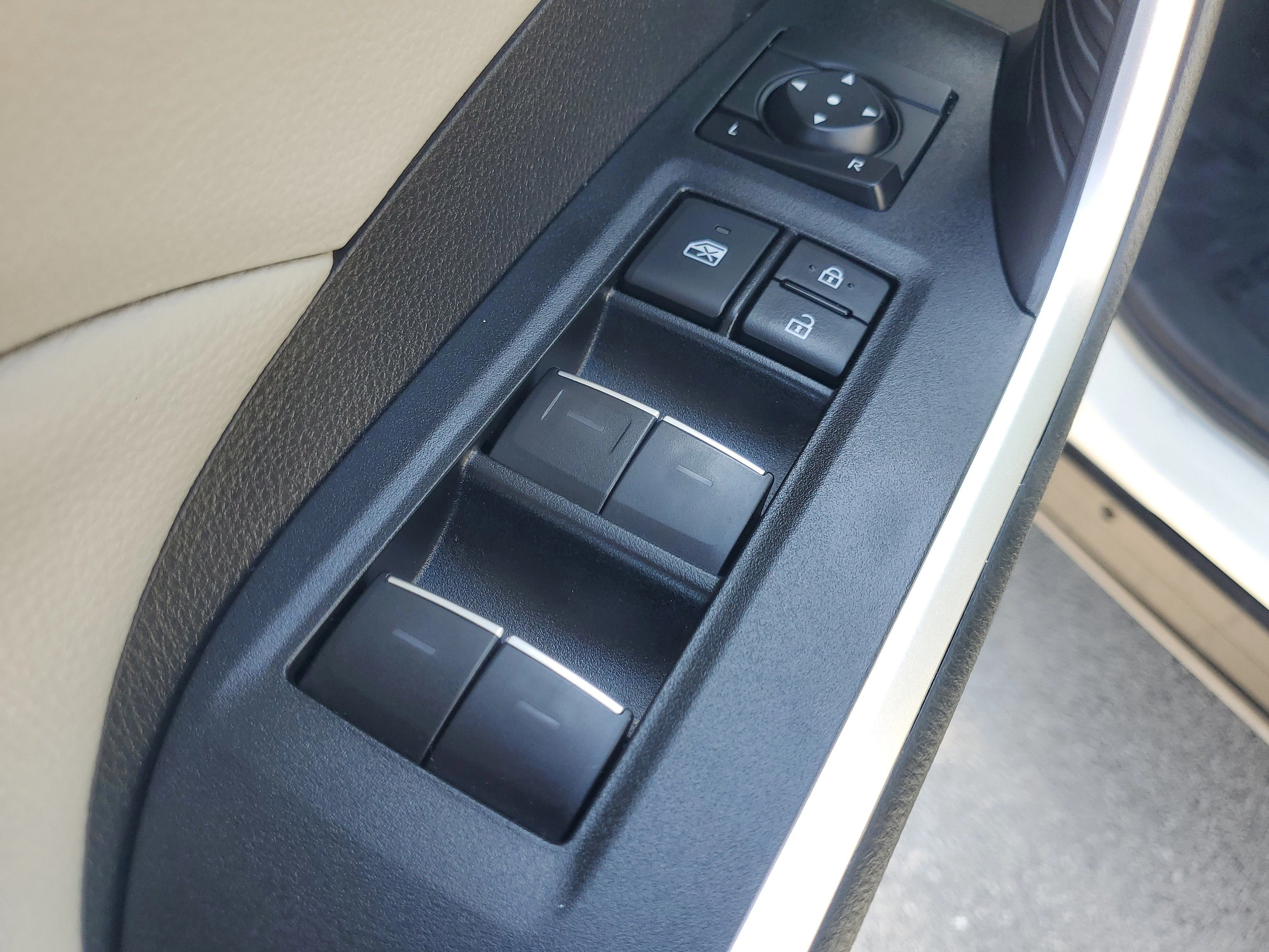 Used 2024 Ice Toyota Hybrid XLE image 21