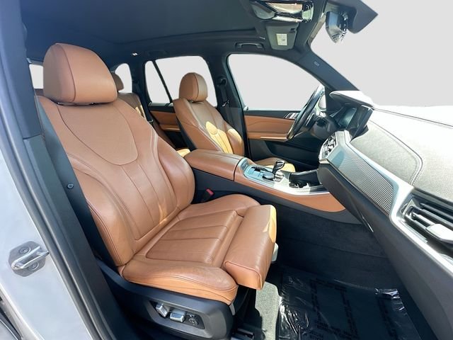 Used 2022 White BMW sDrive40i image 29