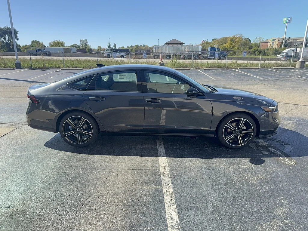 2026 Honda Accord Sedan SE, photo 3 of 12