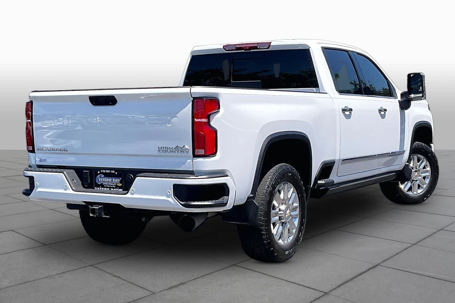 Used 2025 Summit White Chevrolet High Country image 13