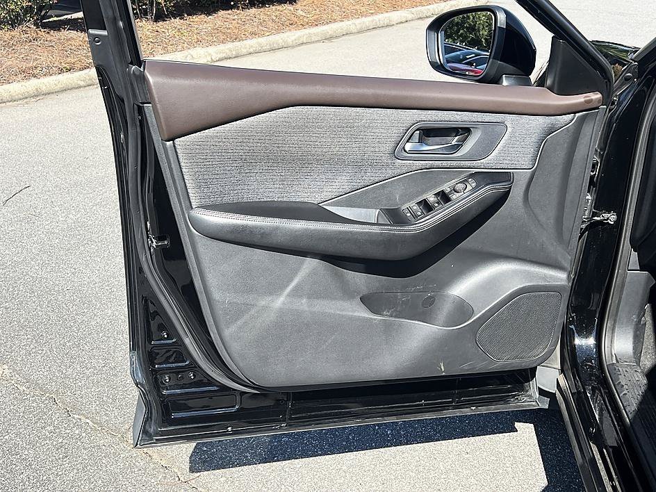 Used 2022 Super Black Nissan SV image 19