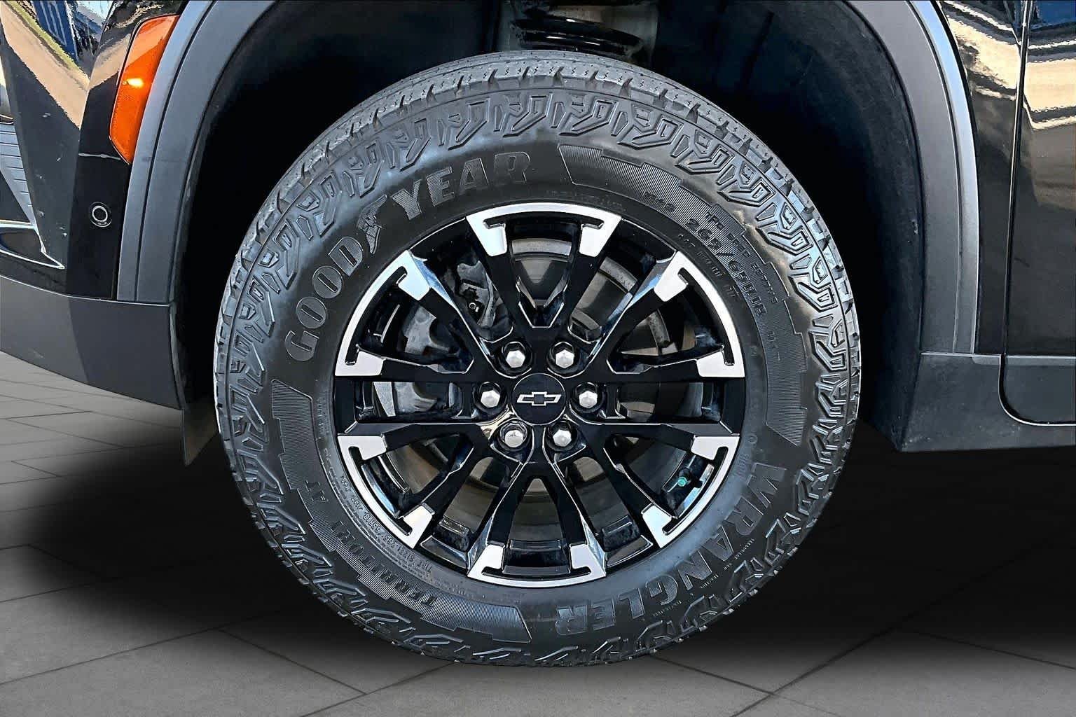 Used 2024 Mosaic Black Metallic Chevrolet AWD Z71 image 11