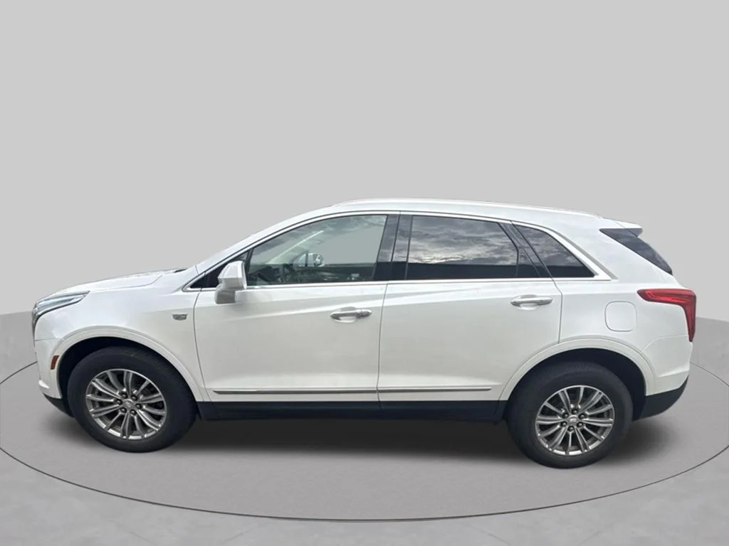 Used 2018 Crystal White Tricoat Cadillac Luxury image 10