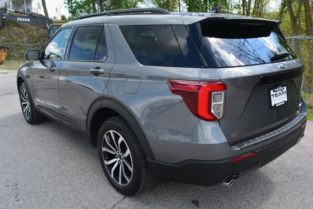 Used 2023 Gray Ford ST-Line image 7