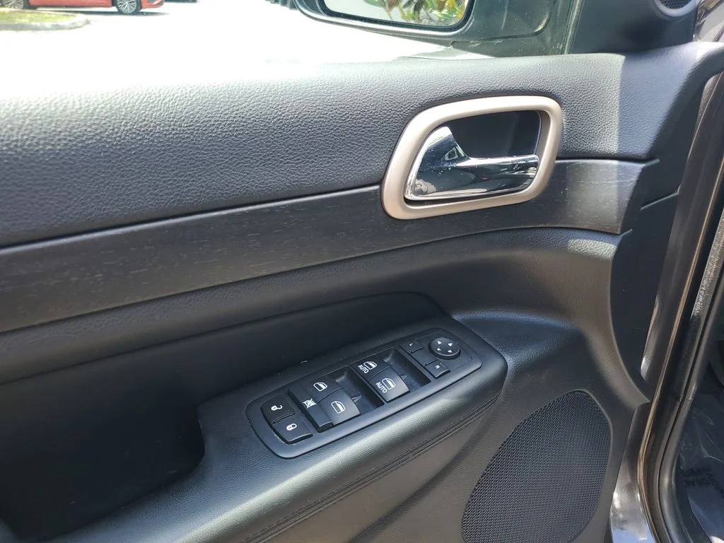 Used 2017 Gray Jeep Laredo image 18