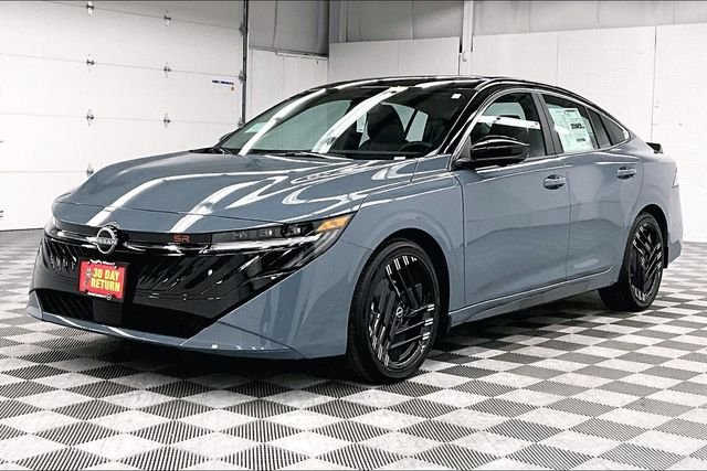 New 2026 Atlantic Gray/Super Black Nissan SR image 3