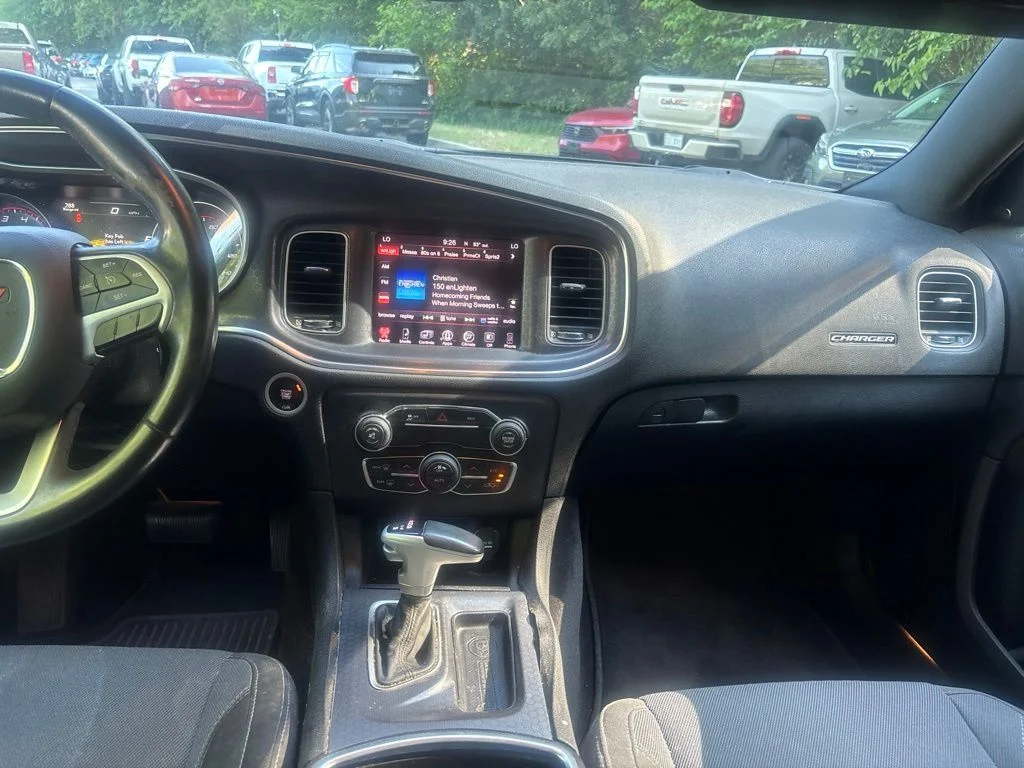 Used 2016 Black Dodge SXT image 37