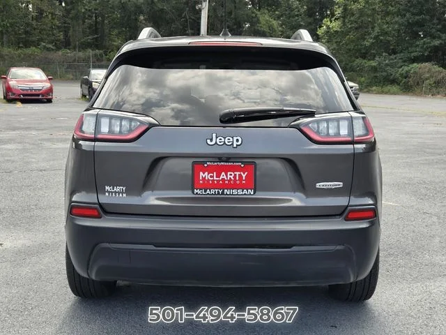Used 2019 Gray Jeep Latitude Plus image 4