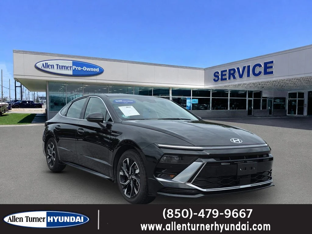 Used 2024 Onyx Black Hyundai SEL image 1