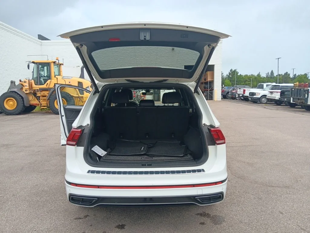 Used 2022 Pure White Volkswagen 2.0T SE R-Line Black image 28