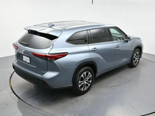 Used 2022 Moon Dust Toyota XLE image 40