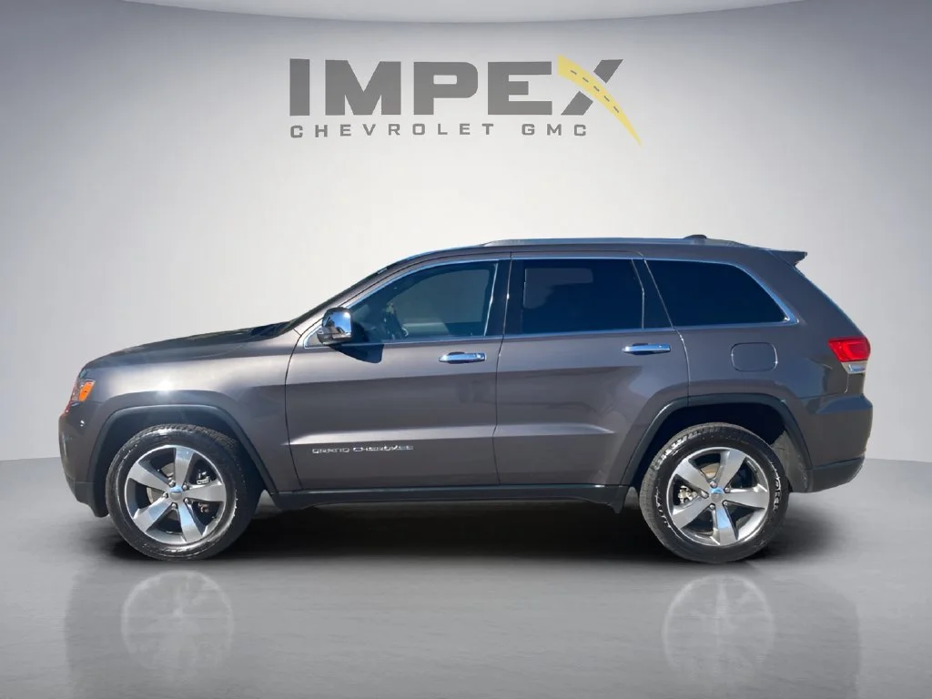 Used 2014  Jeep Limited image 2