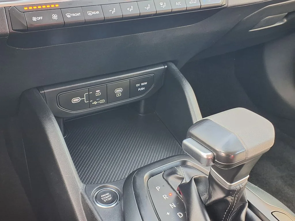 Used 2025 White Kia LXS image 38