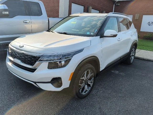Used 2021 White Kia EX image 2