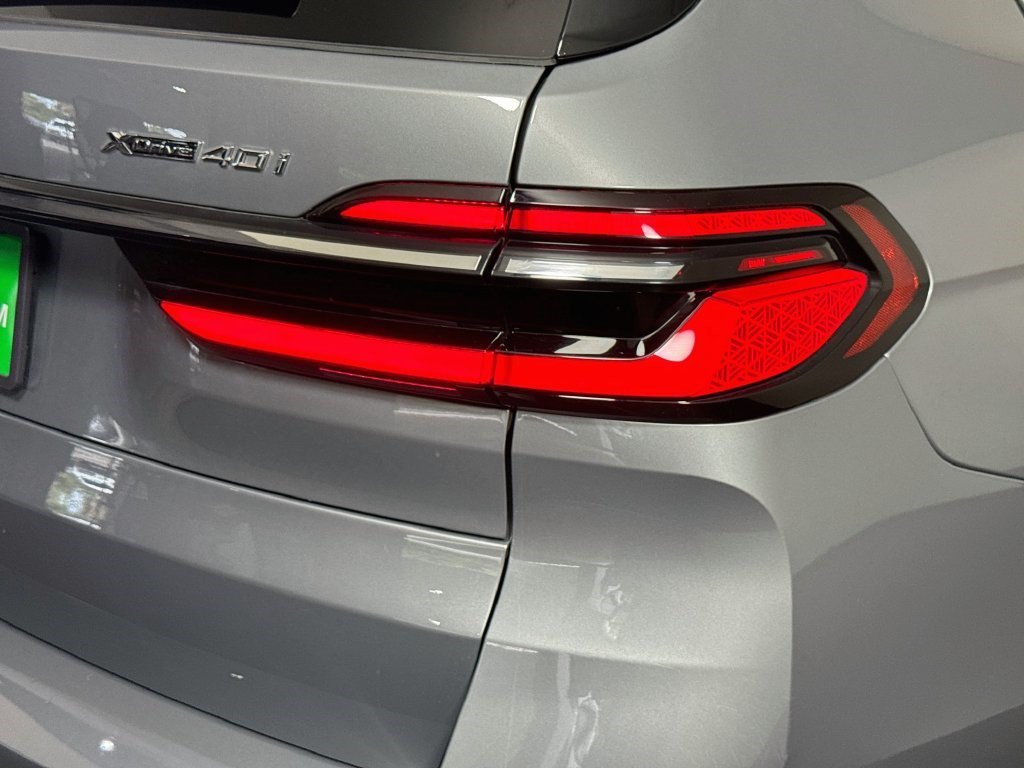 Used 2026 Skyscraper Gray Metallic BMW xDrive40i image 30