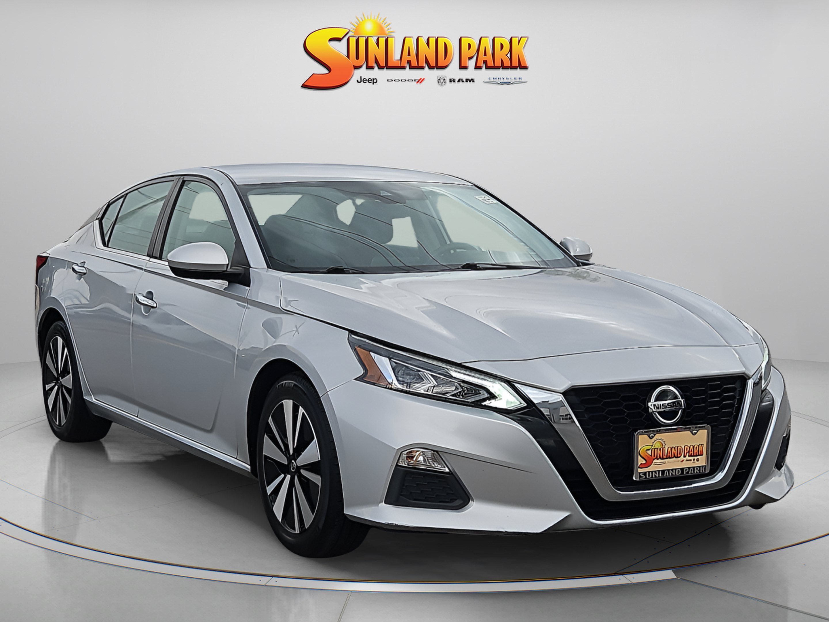 Used 2021 Brilliant Silver Metallic Nissan 2.5 SV image 1