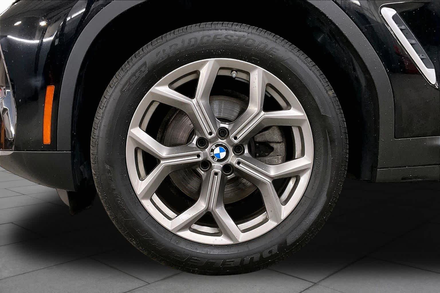 Used 2022 Jet Black BMW xDrive30i image 11