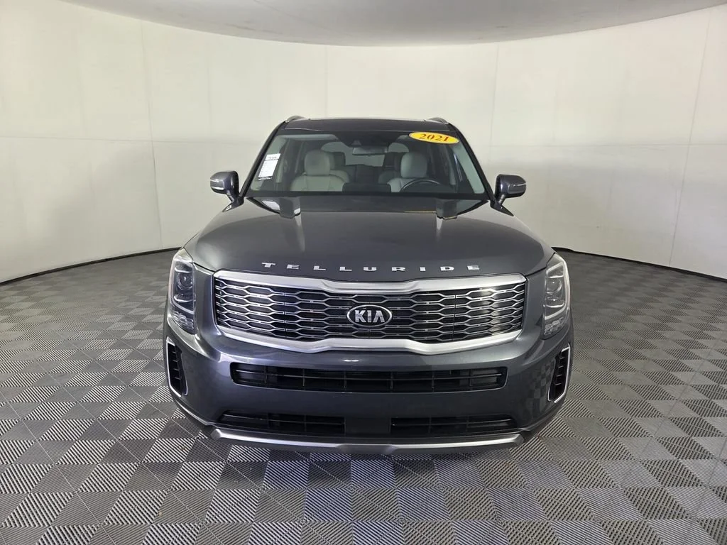 Used 2021 Gravity Grey Kia S image 3